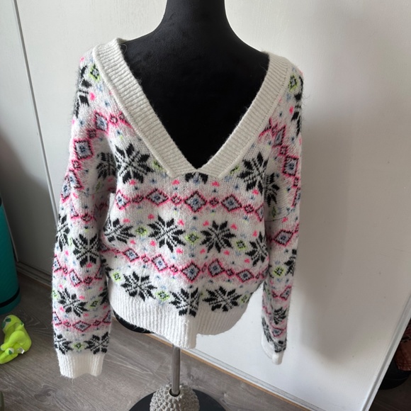 Victoria Secret, Fate Sweater - Picture 2 of 4